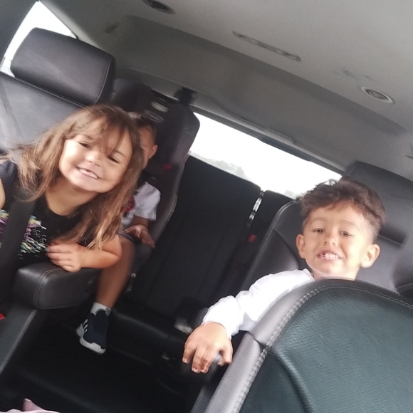 Meet your Posher, Amanda Brooke!! - Picture 4 of 6